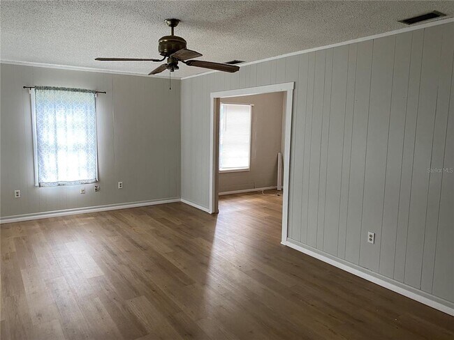 Foto del edificio - 16025 Wallace St