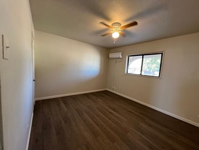 Foto del edificio - 1501 W Hank Ave
