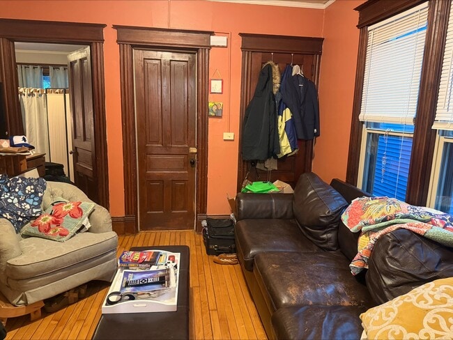 Building Photo - 1214 E Mifflin St