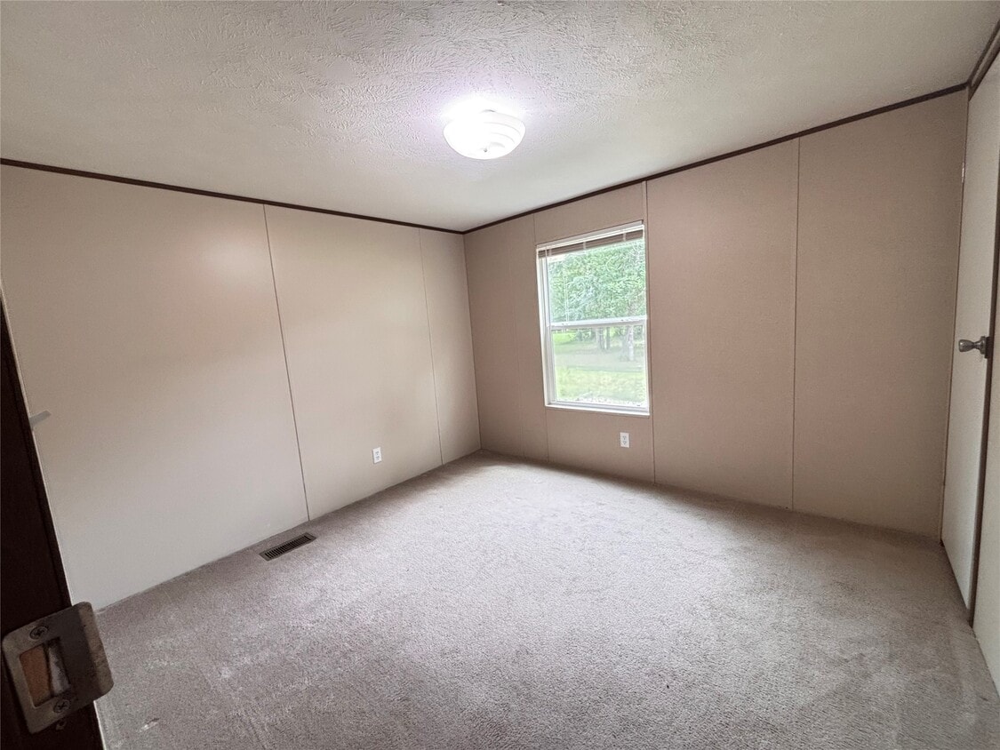 Building Photo - 10 S Walnut Lake Dr