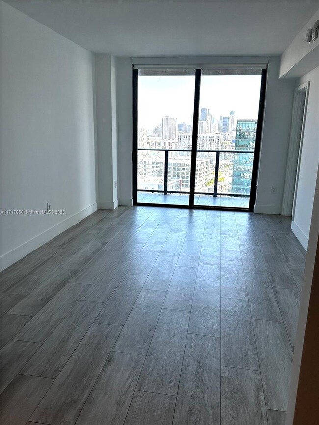 Foto del edificio - 121 NE 34th St