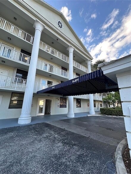 Building Photo - 1715 Whitehall Dr