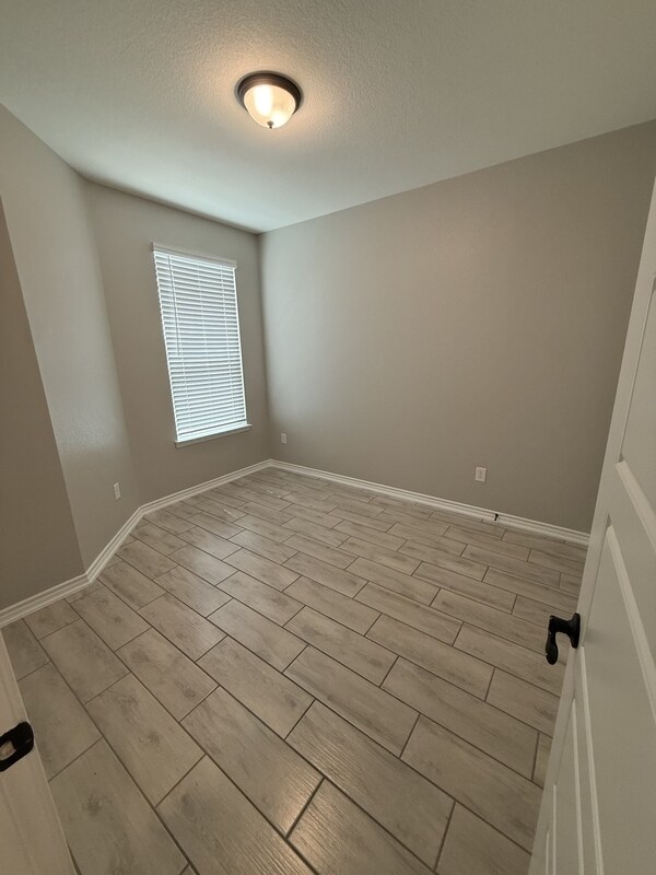 Foto del edificio - 15223 Liberty Station