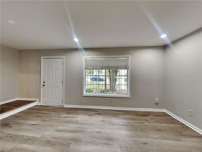 Foto del edificio - 1775 Whitehall Forest Ct SE