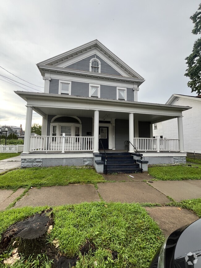 Building Photo - 317 S River St