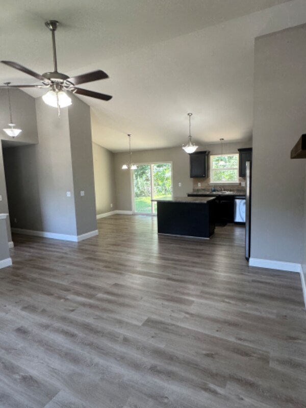 Foto del edificio - 4769 Land Rush Dr