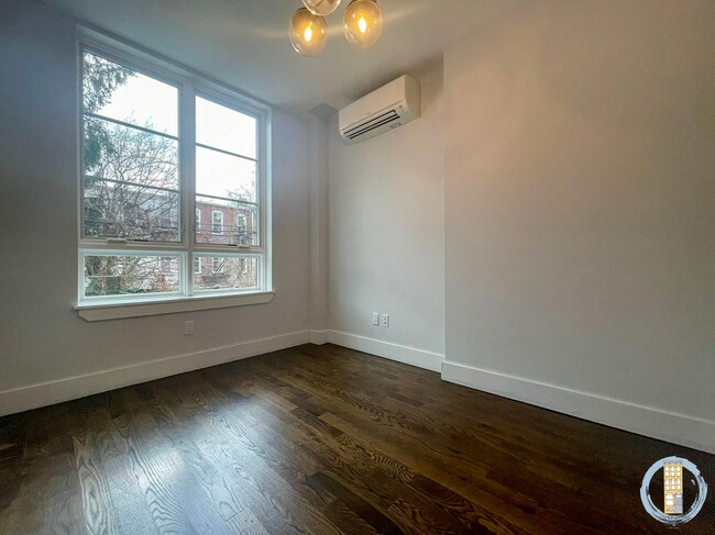 Building Photo - 379 Sumpter St