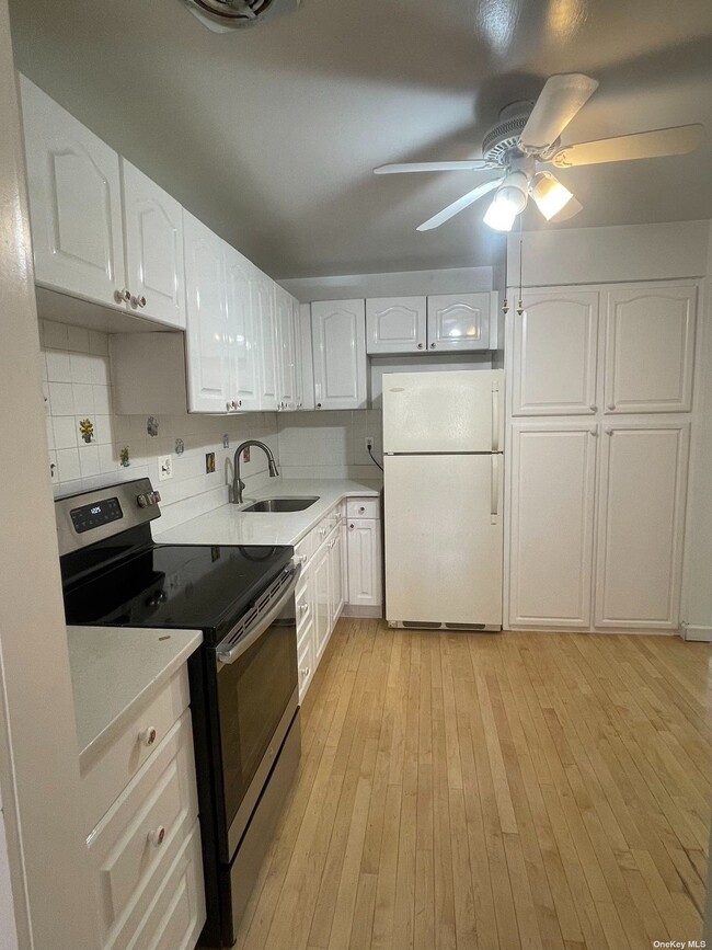 Foto del edificio - 240-42 69th Ave