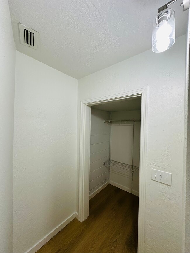 Foto del edificio - 4611 N Eddy Dr