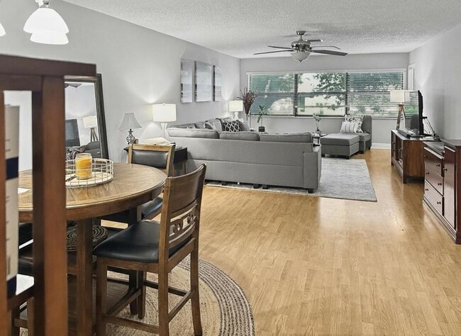 Foto del edificio - 3011 SW 21st Terrace