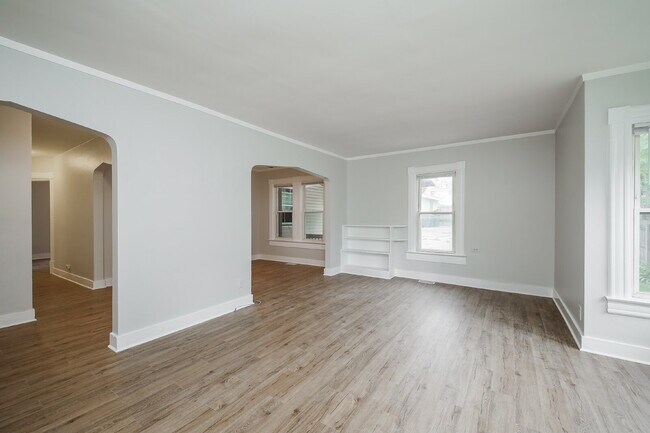 Foto del edificio - Updated 3-bedroom with Garage