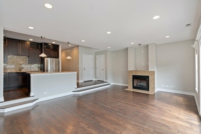 Foto del edificio - 1402 W Grand Ave