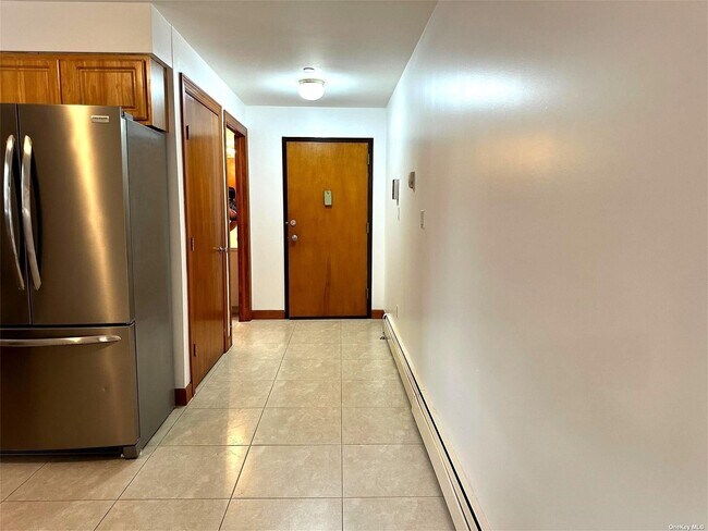 Foto del edificio - 42-28 214th Pl