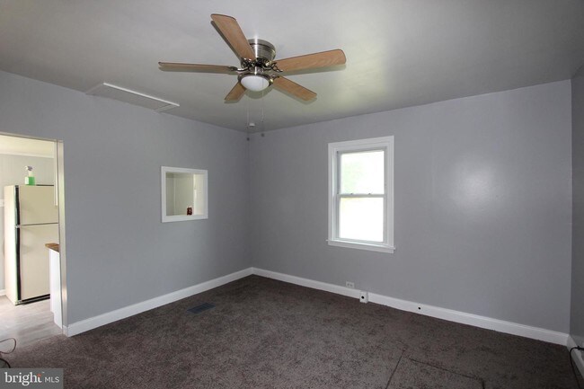 Building Photo - 942 Willow Dr