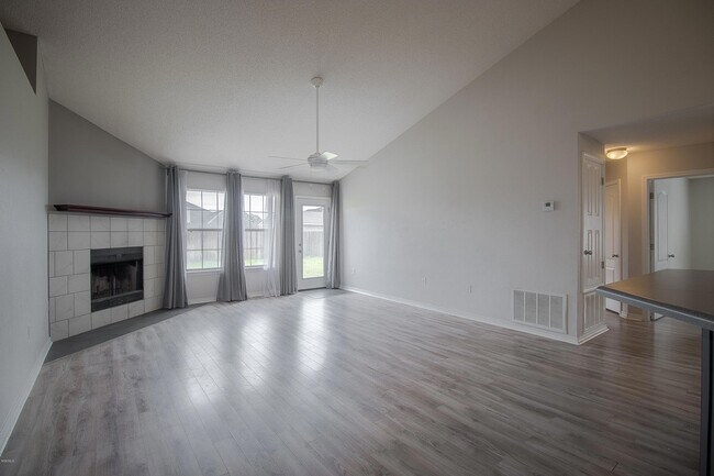 Building Photo - 17161 Excalibur Cir