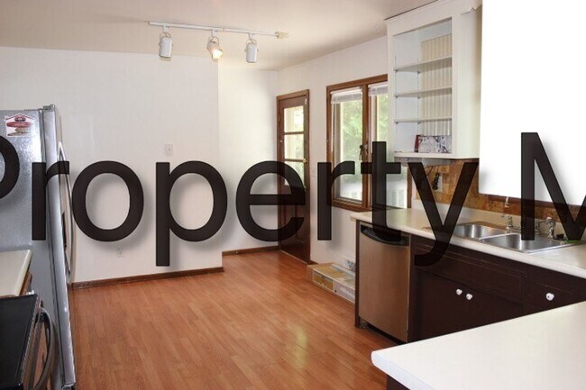 Foto del edificio - Edina Single Family Home, Hardwood Floors,...