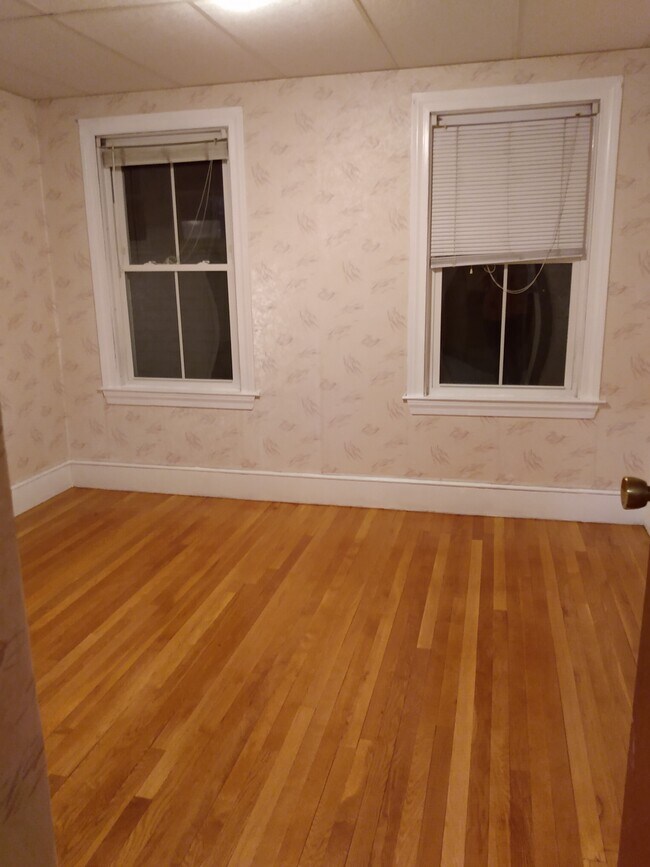 Building Photo - 152 Belmont St