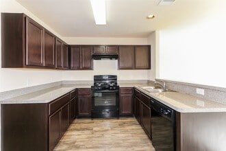 Building Photo - 802 Desoto Dr