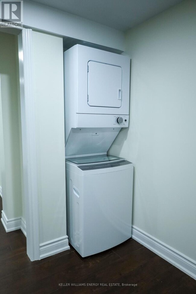 Building Photo - 704 Oshawa Blvd N