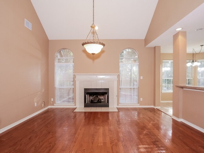 Foto del edificio - 2680 Hillside Dr