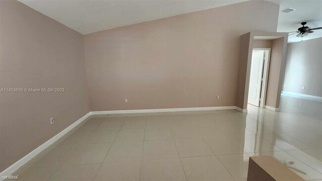 Foto del edificio - 3 br, 2 bath House - 4801 SW 153rd Ter