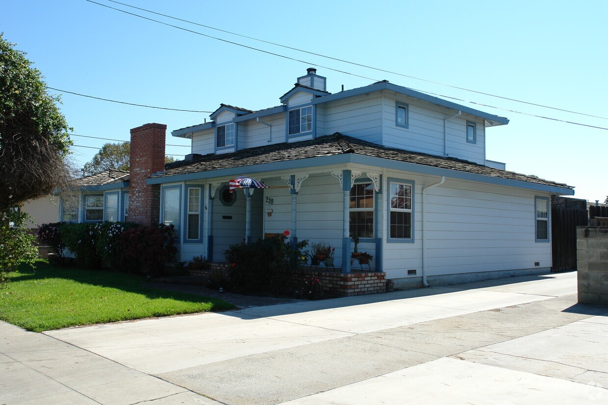 Primary Photo - 239 Clay St