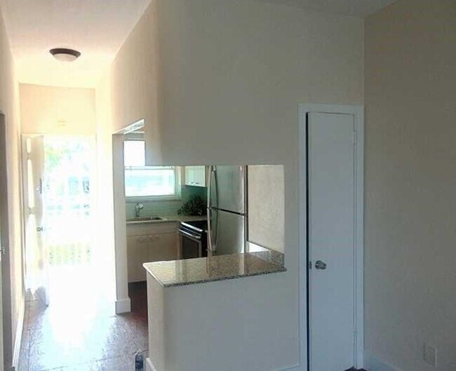 Foto del edificio - 2225 NE 123rd St