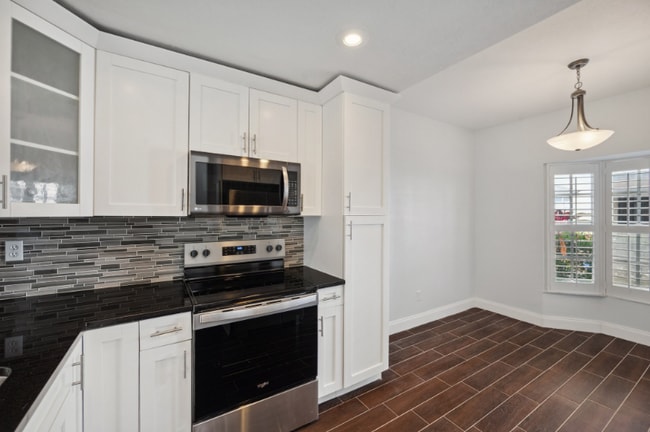 Building Photo - 409 S Audubon Ave