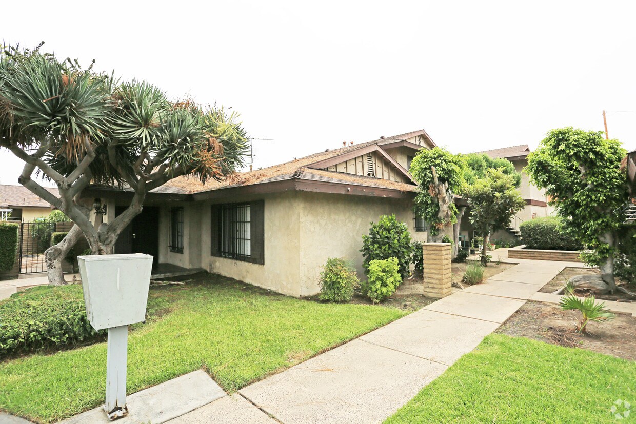 Primary Photo - 13300 Fletcher St