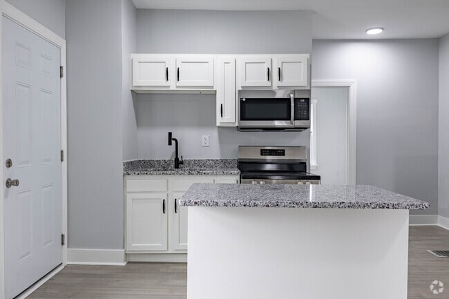 3BR, 1BA - 950SF - Kitchen - 3655 Besuden Ct