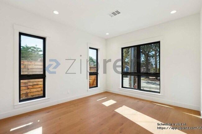 Foto del edificio - 1028 Brown Ave