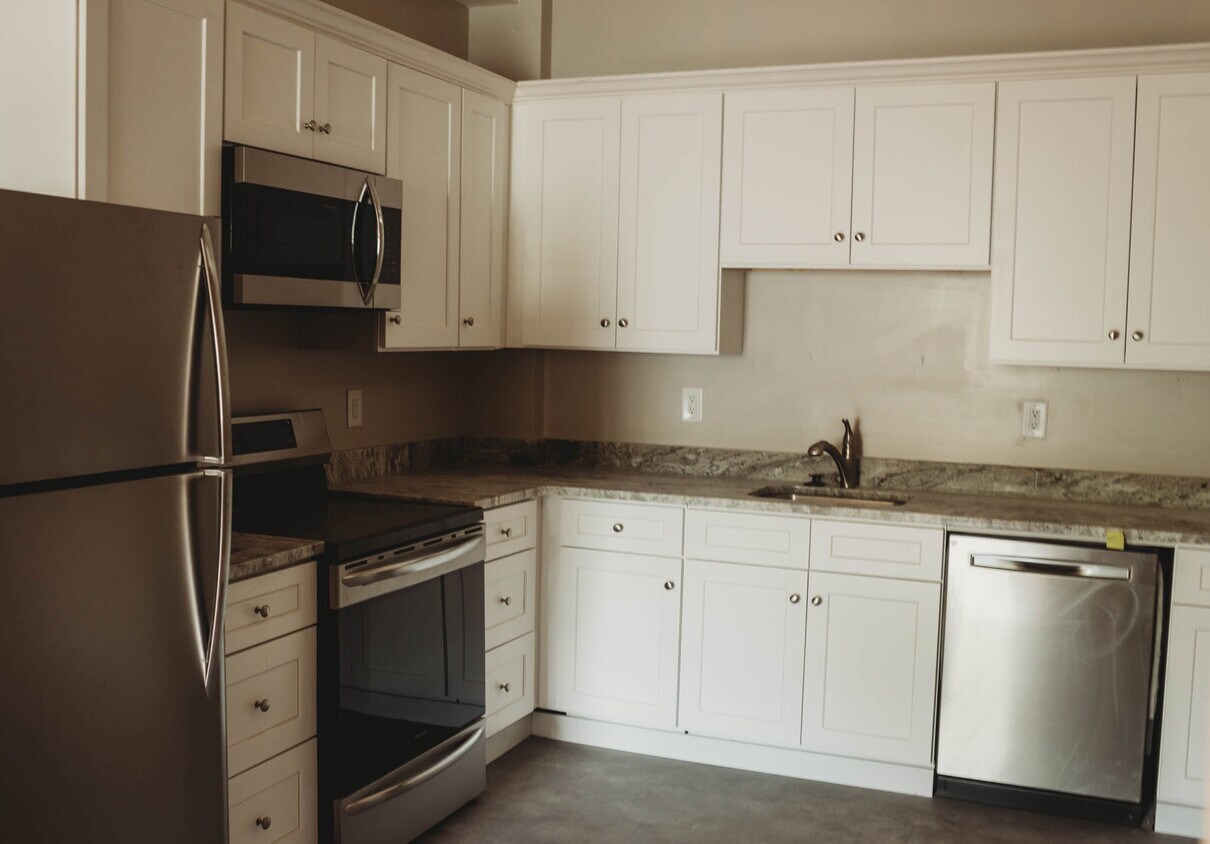 529 E Washington St Unit Apt C, Walterboro, SC 29488 Apartments in