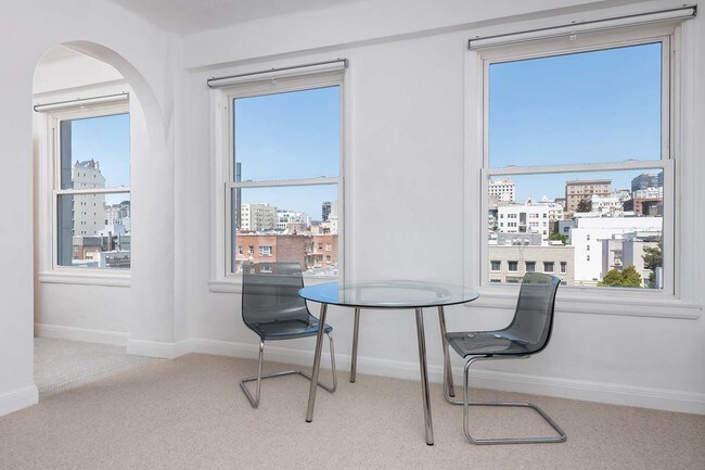 Foto del edificio - Spacious Junior 1 Bedroom in The Hamilton