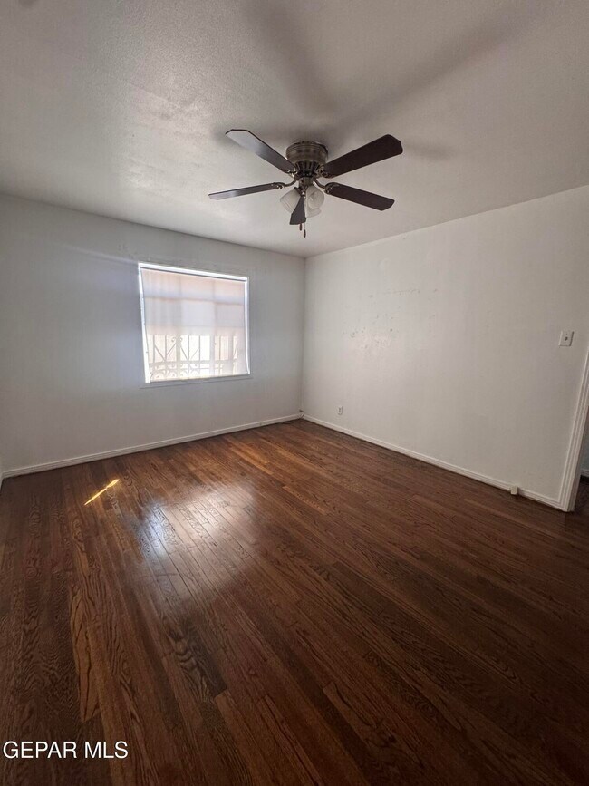 Foto del edificio - 1100 E River Ave