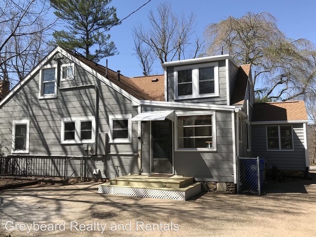 Building Photo - 662 Lakeshore Dr