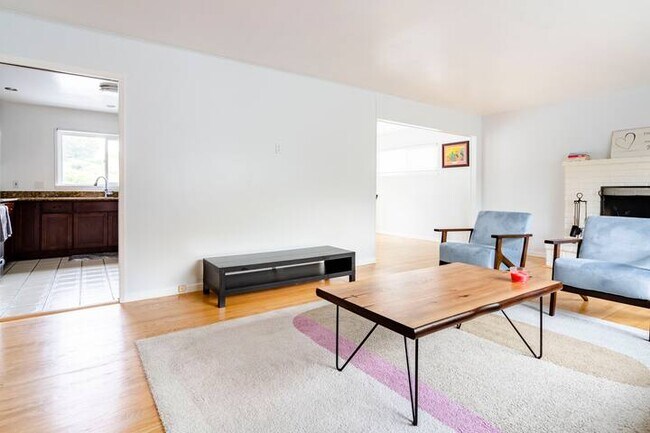 Photo - 3951 Malcolm Ave Apartments