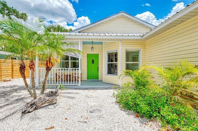Building Photo - 5253 Avenida Del Mare