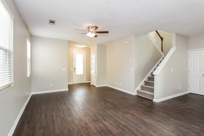 Building Photo - 307 Kaley Dr