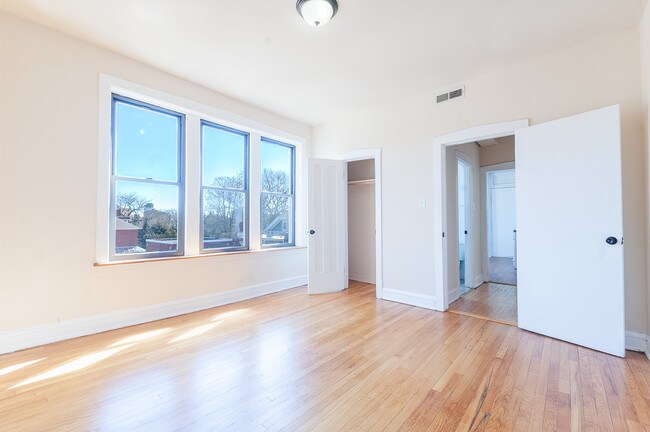 Foto del edificio - 1028 E Hyde Park Blvd