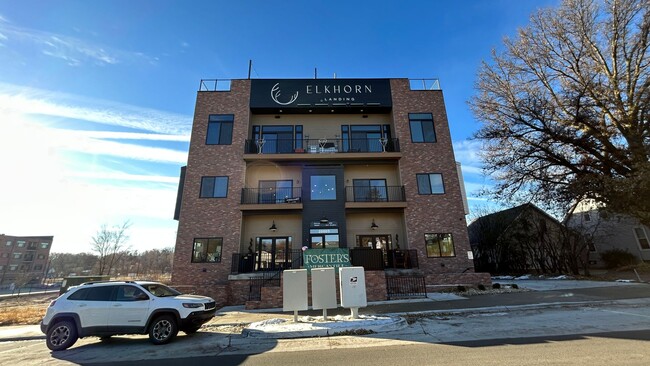Foto del edificio - Elkhorn Landing Rentals (20605 Elkhorn Dr.)