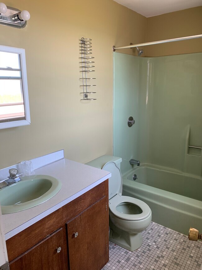 Foto del edificio - 96 E Grand Ave