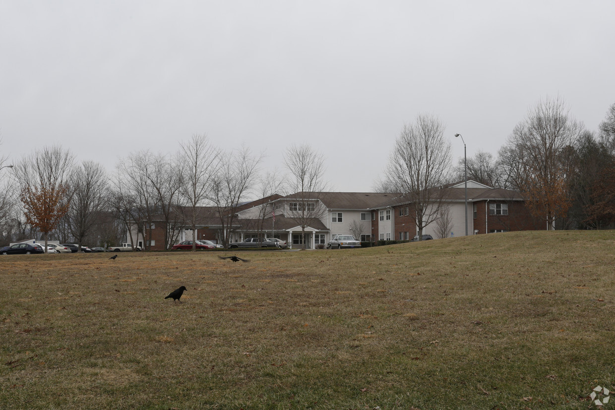 Primary Photo - Laurel Wood Apartments