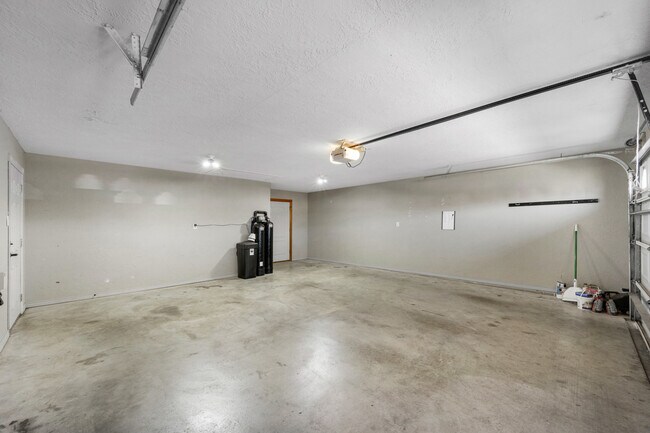 Foto del edificio - 1202 Hershel Dr