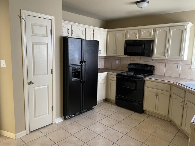 Building Photo - 574 Wisteria Dr