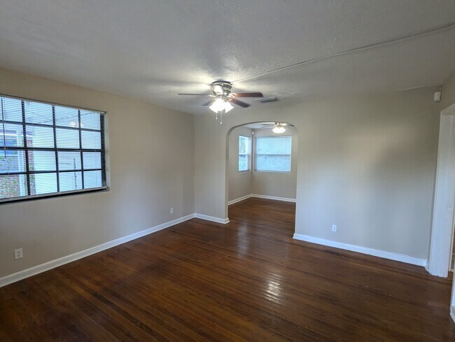 Building Photo - 5112 Quan Dr