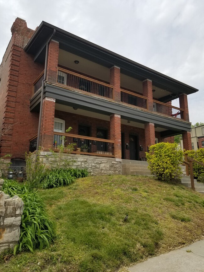 Exterior View - 1838 Washington St