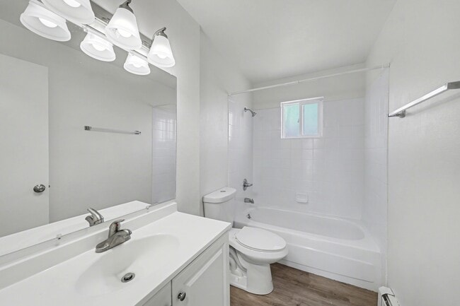 Foto del edificio - 4270 Loomis Ave