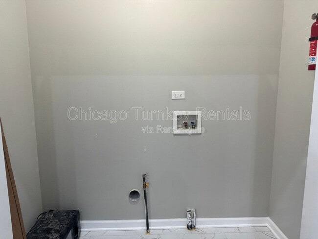 Building Photo - 2361 S Whipple St