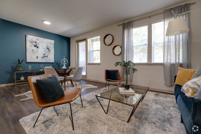 2BR, 2BA - 1,125SF - Gran Bay