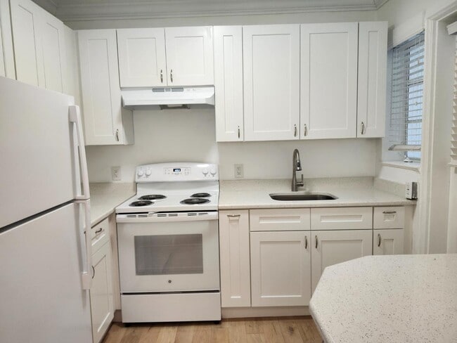 Photo - 319 SE 11th Ave House